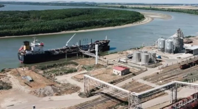 Румунія купила у Молдови порт на кордоні з Україною